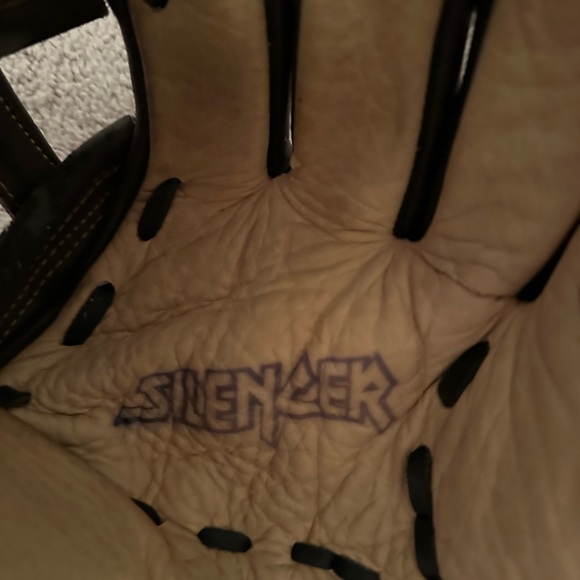 13-1/2” Pattern Worth Softball Glove Model SS135 - Picture 5 of 12